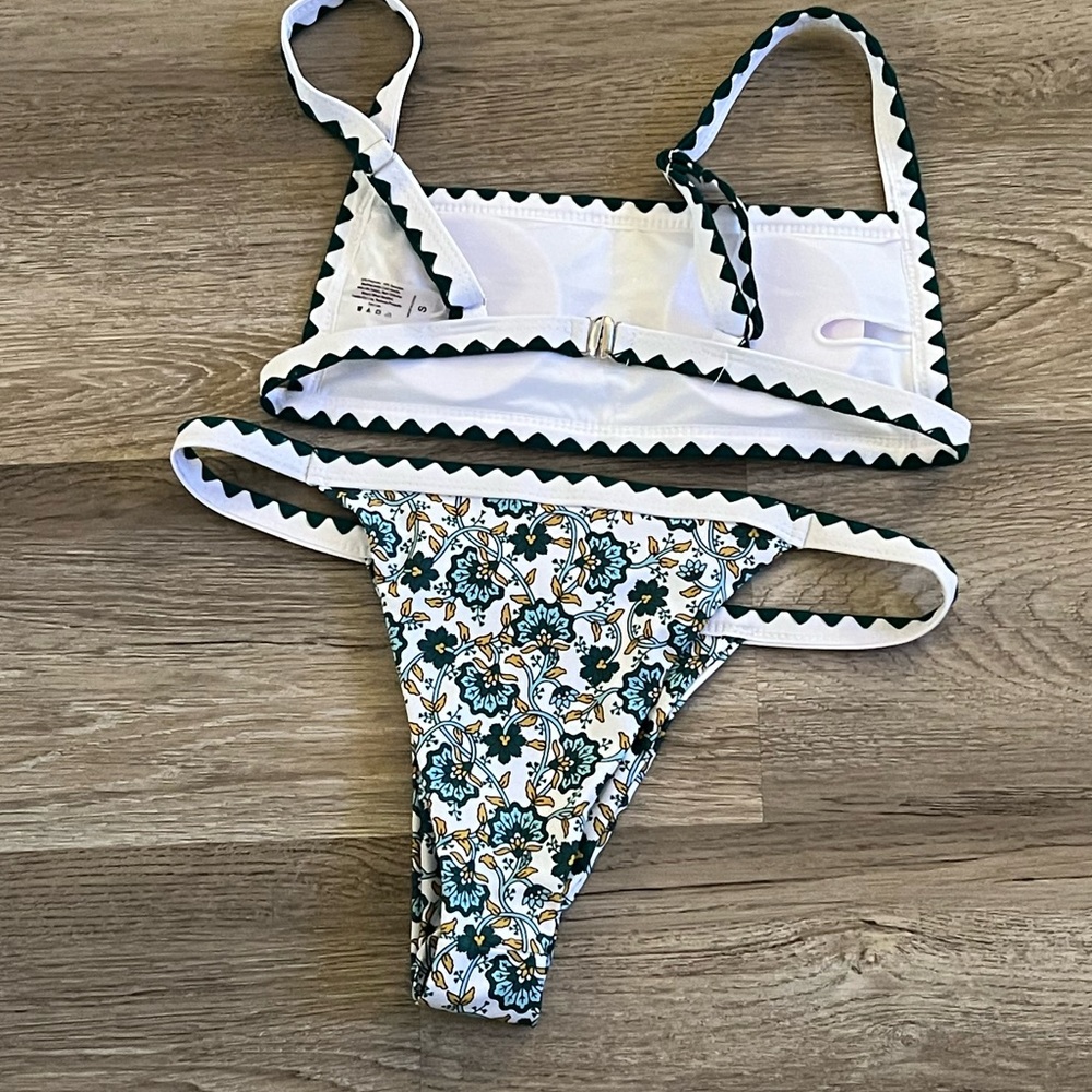 Bikini set - Picture 2 of 2